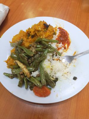 Simple good plate! at Yi Xin Vegetarian 一心素食 in Central Singapore