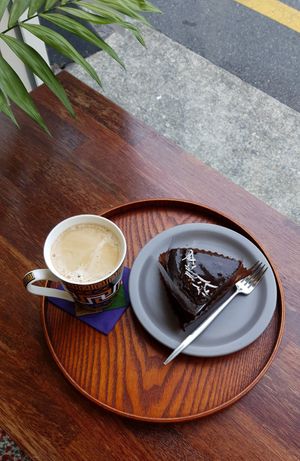 cake and coffee #Veganuary at Oktoga - 옥토가 in Busan