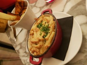 mac cheese and roasted wedges at Wulf & Lamb Chelsea in London