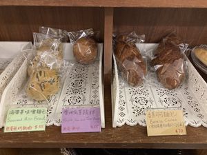 On the shelves, 2020-07-13 at Han Ji Pang  in Tainan