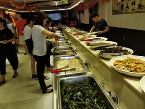 Buffet station at Polo Land Vegetarian in Shishi