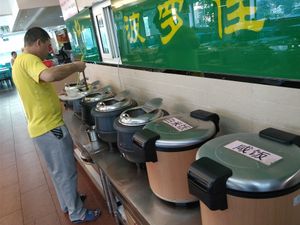 Rice and soup station at Polo Land Vegetarian in Shishi