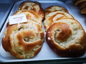 Love these Apple Scrolls hot 😋♨️ at La Panella in Preston