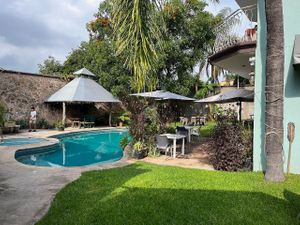Poolside garden tables at Ol-Lin Vegan in Ajijic