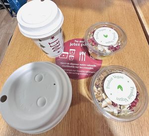 “Sunshine bowl” & vegan latte  at CDG - Pret A Manger - T3 Hall B in Roissy-en-france