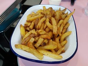 Fries at HD Diner - Saint-Michel in Paris