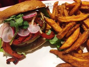 vegan burger and sweet potato fried at HD Diner in Levallois-perret