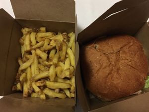 Las Vegan et frîtes at HD Diner - Bastille in Paris