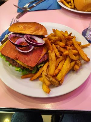 To the cheese and beyond burger at HD Diner - Rivoli in Paris