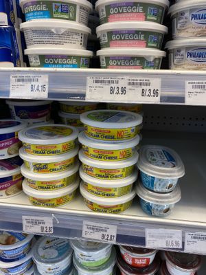 Vegan cream cheese at Riba Smith Supermercado - Alta Plaza in Panama City
