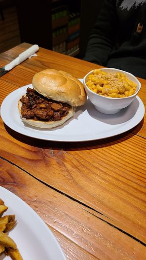 Pulled UnPork Sandwich and Mac N Cheez at The Hogtown Vegan in Toronto