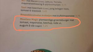 Hot vegan bagel on the menu at Bagels & Beans in Venlo