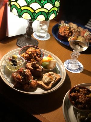 Everything plate at hallogallo in Tokyo