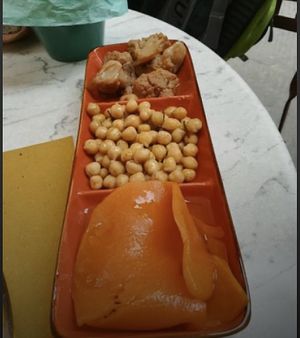 Veggies and chickpeas  at La Taverna di Re Artù in Pienza