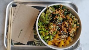 Vegan poke bowl at UF Poke Bar - Großer Burstah in Hamburg