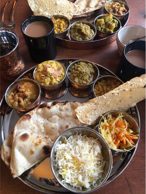 Thali complete with vegan naan 🤤 🌱  at Hindusthali in Montreal