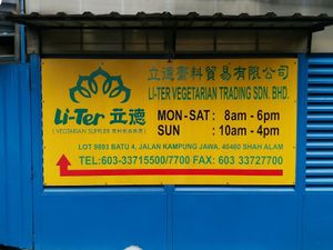 signboard at Li-ter Vegetarian Trading in Shah Alam