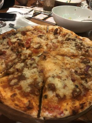 BBQ pizza at The VOV in Negombo