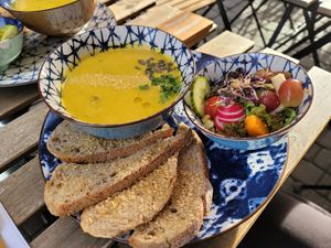 Soup and salad for 9.90€ at Life Bar in Leuven