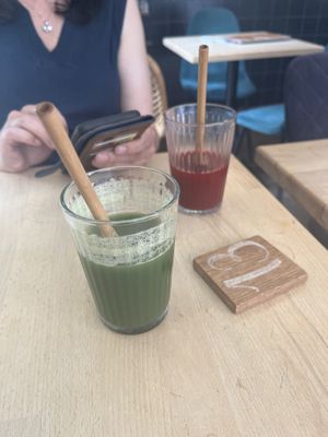 green and red juices  at Life Bar in Leuven