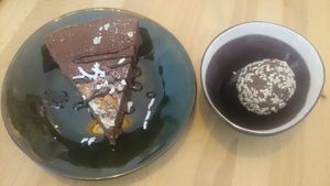 Raw cake & Bliss ball at Life Bar in Leuven