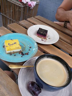 Mango-lime and blueberry cakes...both excellent, coffee with date at Life Bar in Leuven