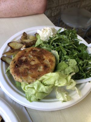 tofu burger, vegan mayo & rocket  at Officina Vegana in Naples