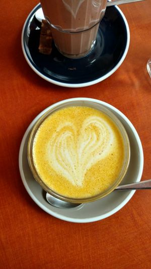 Turmeric latte oatmilk at Barbiet in Ghent