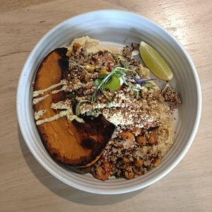 hummus bowl at SoulPod Foods in Croydon