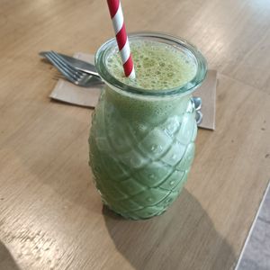 green latifah smoothie at SoulPod Foods in Croydon