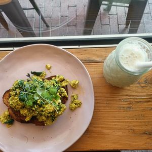 Soul scramble and smoothie at SoulPod Foods in Croydon