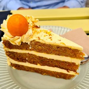 Carrot cake at Fryends in Brno