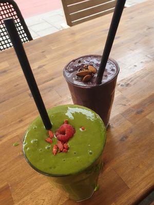 Green and berry smoothie at Wagners Juicery & Health Food in Munich