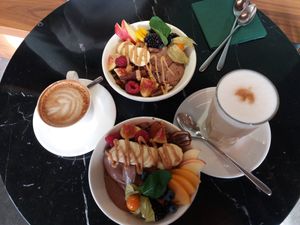 Vegane Avocado schockobowl at Wagners Juicery & Health Food in Munich