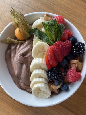 Protein chocolate bowl  at Wagners Juicery & Health Food in Munich