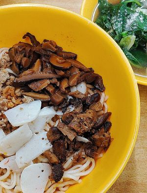 Mee gia. Thin noodle at Bodhi Deli - 菩提斋 in Central Singapore