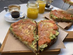 Tostada con Tomate y Aguacate  at Cafe ArtySana in Valencia