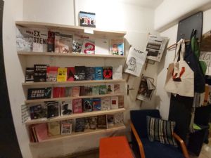 Treasury of lefty readings at Tři Ocásci in Brno