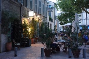 Entrance and outdoor seating at Hygge in Avignon