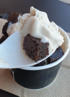  at Magpies Softserve in Tarzana