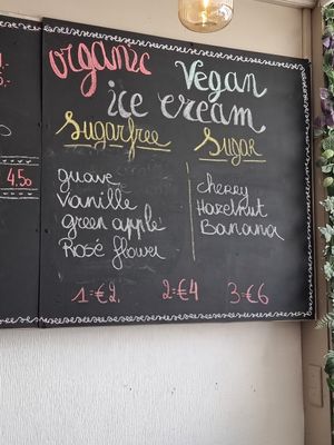 Icecream flavours (june 2021) at Charlotte's by De Brugsche Tafel in Bruges