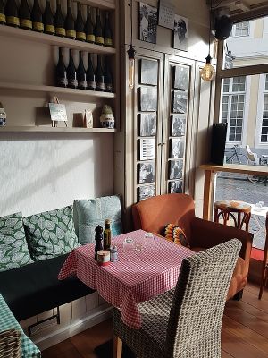 interior at Charlotte's by De Brugsche Tafel in Bruges