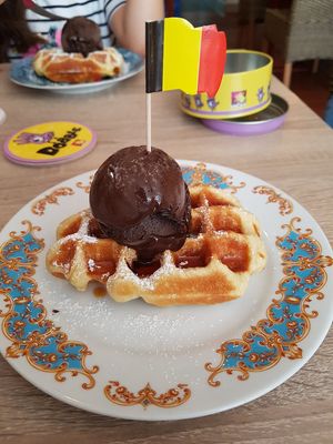 Vegan waffle at Charlotte's by De Brugsche Tafel in Bruges