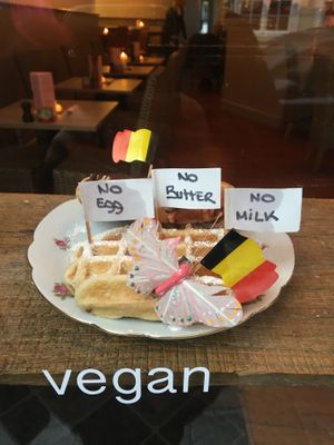 Imperdibles los waffles  at Charlotte's by De Brugsche Tafel in Bruges