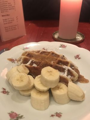 Vegan waffles with salted caramel and banana at Charlotte's by De Brugsche Tafel in Bruges
