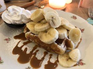 Vegan waffle with cream, speculoos and banana at Charlotte's by De Brugsche Tafel in Bruges