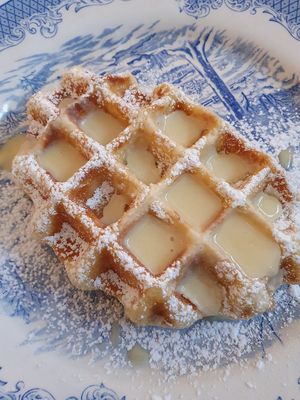 White chocolate waffle, PERFECT! at Charlotte's by De Brugsche Tafel in Bruges