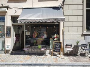 front: two tables with some chairs on pavement at Charlotte's by De Brugsche Tafel in Bruges