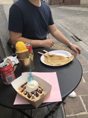 Pannenkoeken en wafels, met vanille-ijs  at Charlotte's by De Brugsche Tafel in Bruges