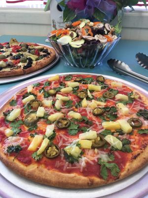 Vegan Sweet & Spicy Pizza
Jalapeno, pineapple, cilantro, walnuts, Follow Your Heart vegan mozzarella cheese on an artisan-style crust with our house Italian red sauce at Bluebird Pizza in Roseburg
